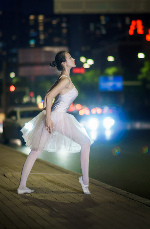 爱游戏大厅官网-传统民俗龙舞运动会，文化与运动的完美结合，运动会舞龙表演视频