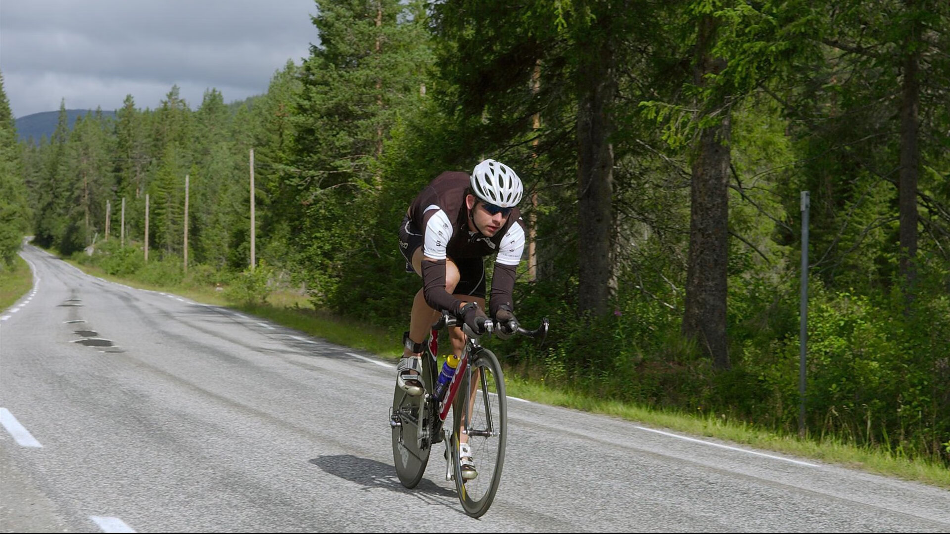 克罗地亚男篮在欧洲锦标赛中表现出色，争夺金牌